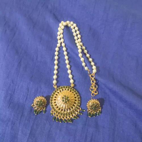 Pearl Beaded Gold Necklace Set with Green Stone Accents
