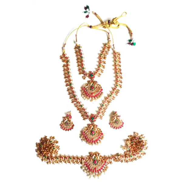 Toned Bridal Jewellery Set with Kundan and Pearl